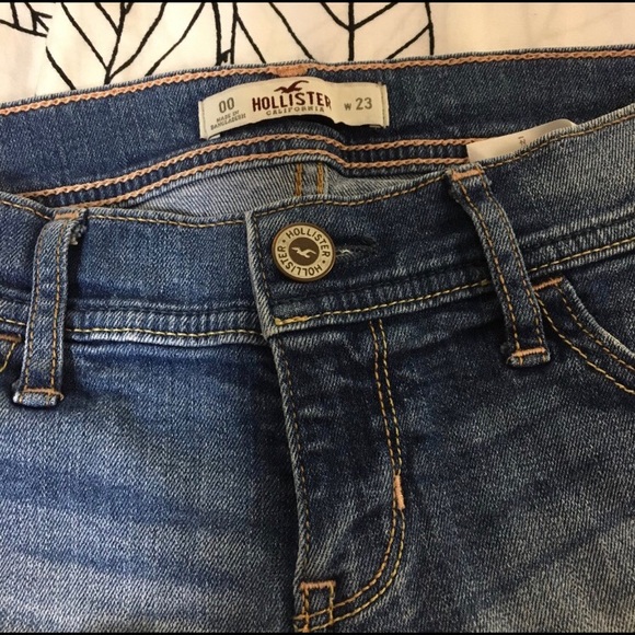 Hollister Short Shorts, 00 W23 Lightly Worn! - Picture 3 of 4